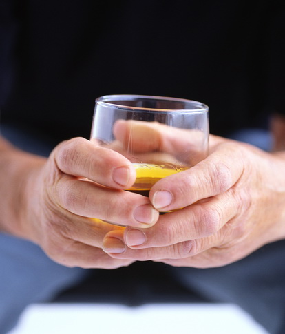 L’alcol è uno dei principali fattori di rischio per la demenza, in particolare a insorgenza precoce